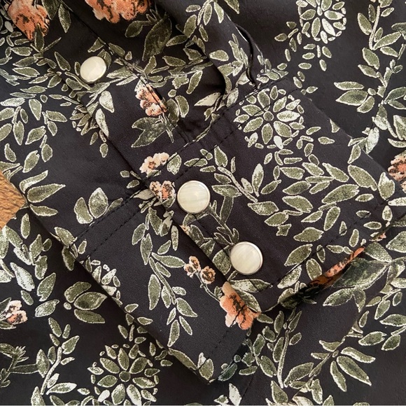Wrangler Retro Western Green/Black Floral Pearl Snap Shirt - Picture 4 of 12